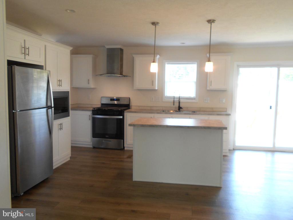 3908 LEE COURT