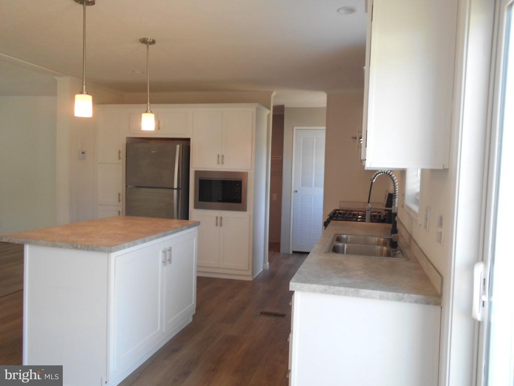 3908 LEE COURT