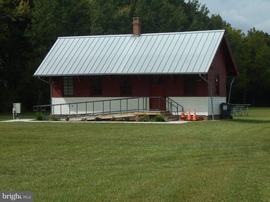 3908 LEE COURT