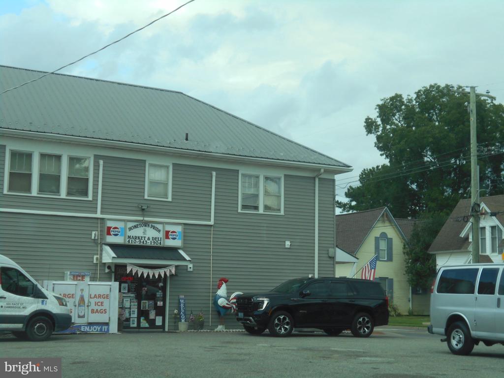 3908 LEE COURT