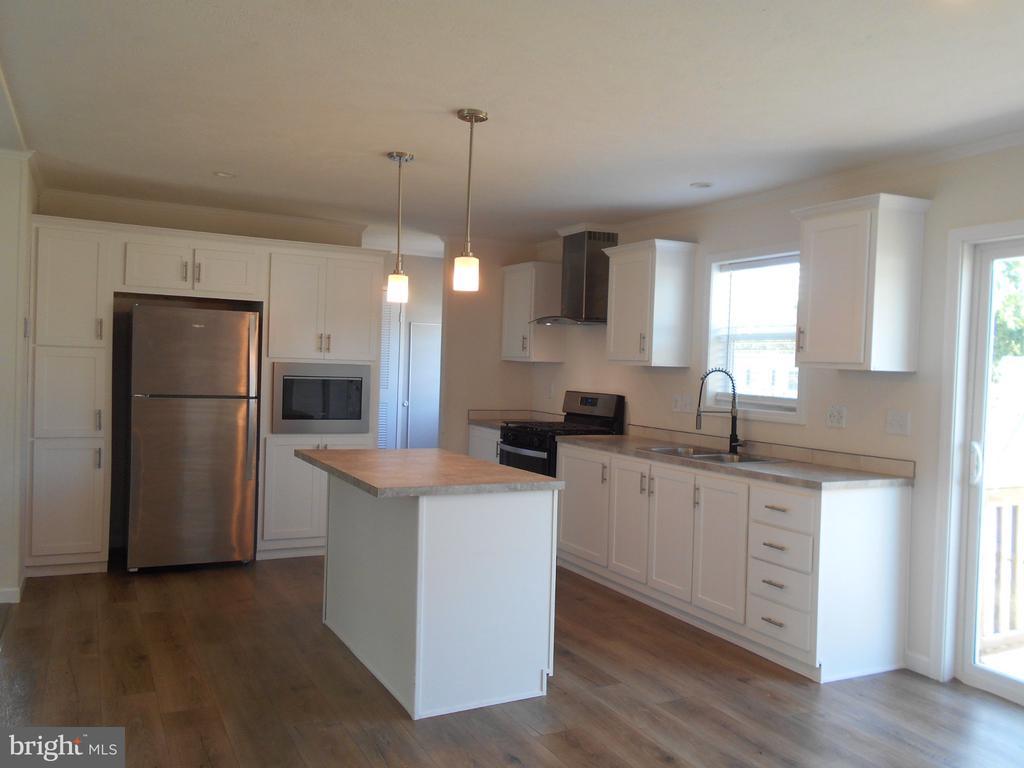 3908 LEE COURT