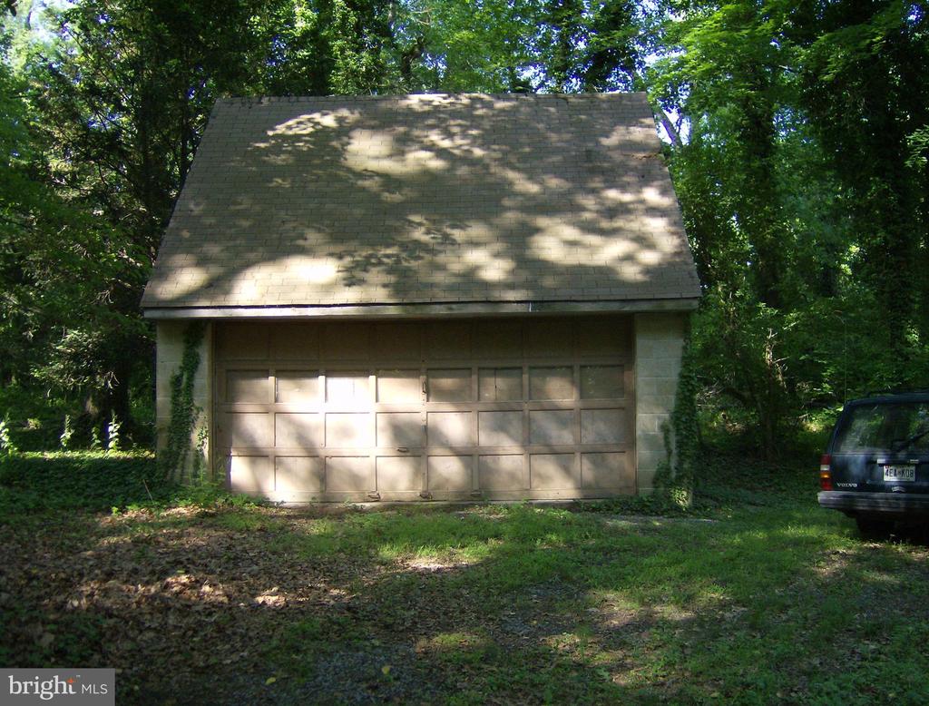 00 Roberts Drive