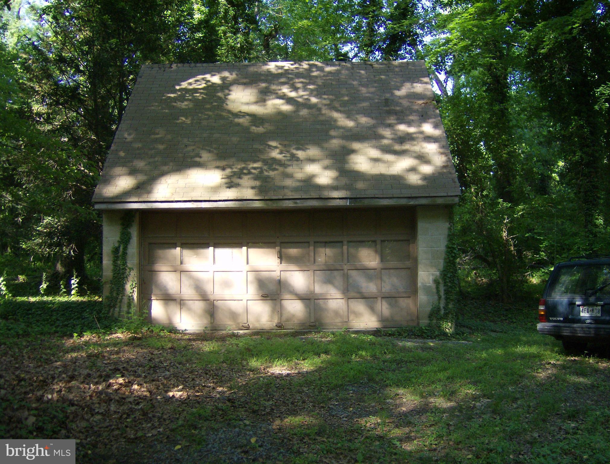 00 Roberts Drive