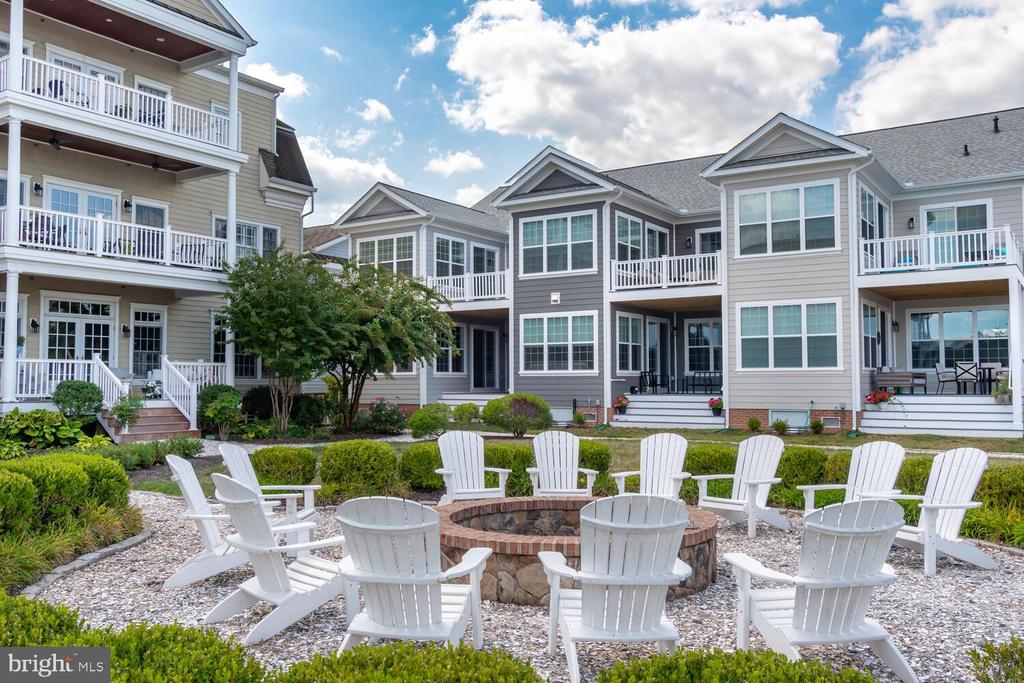 118 LITTLE HARBOR WAY 202