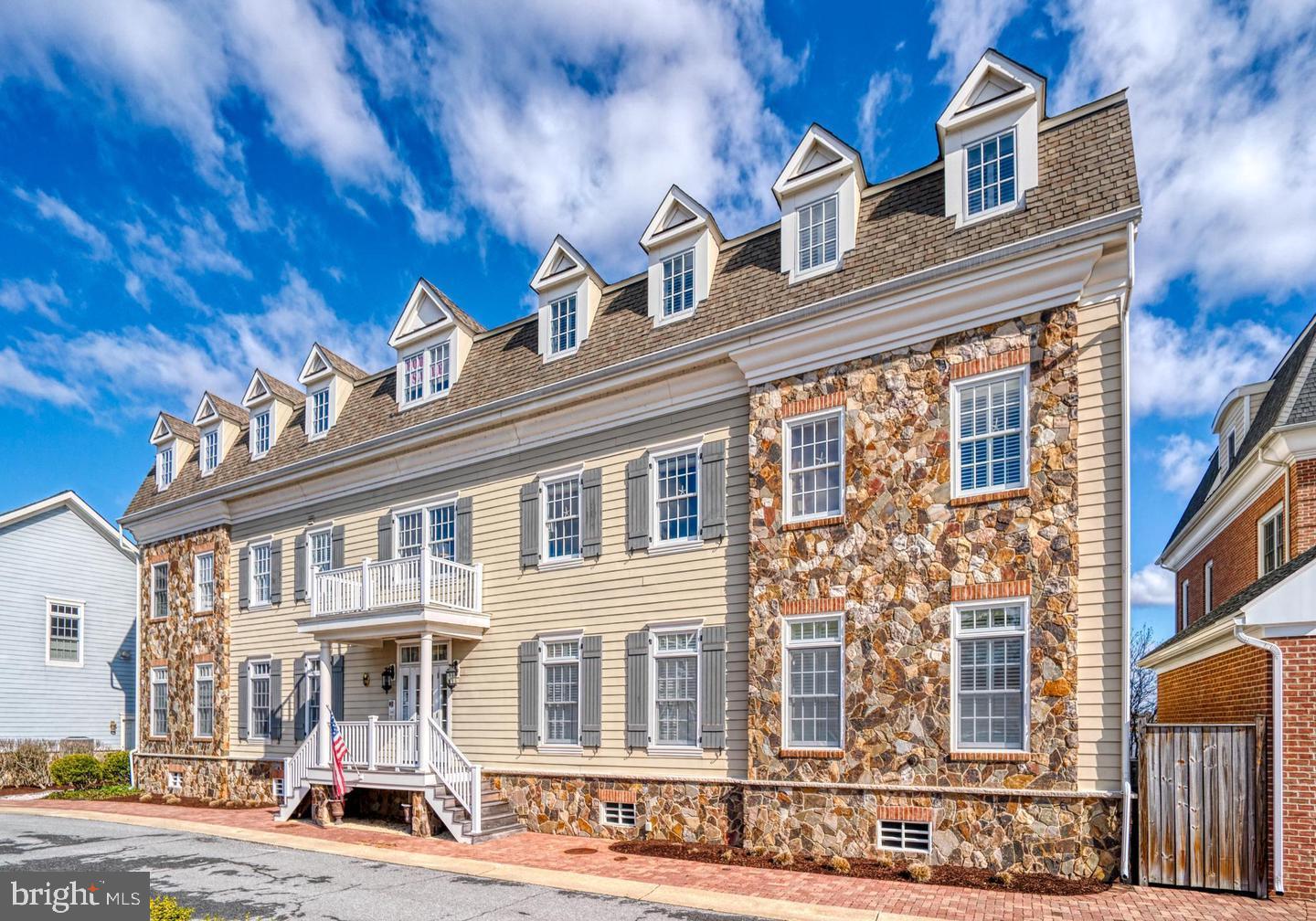 118 LITTLE HARBOR WAY 202