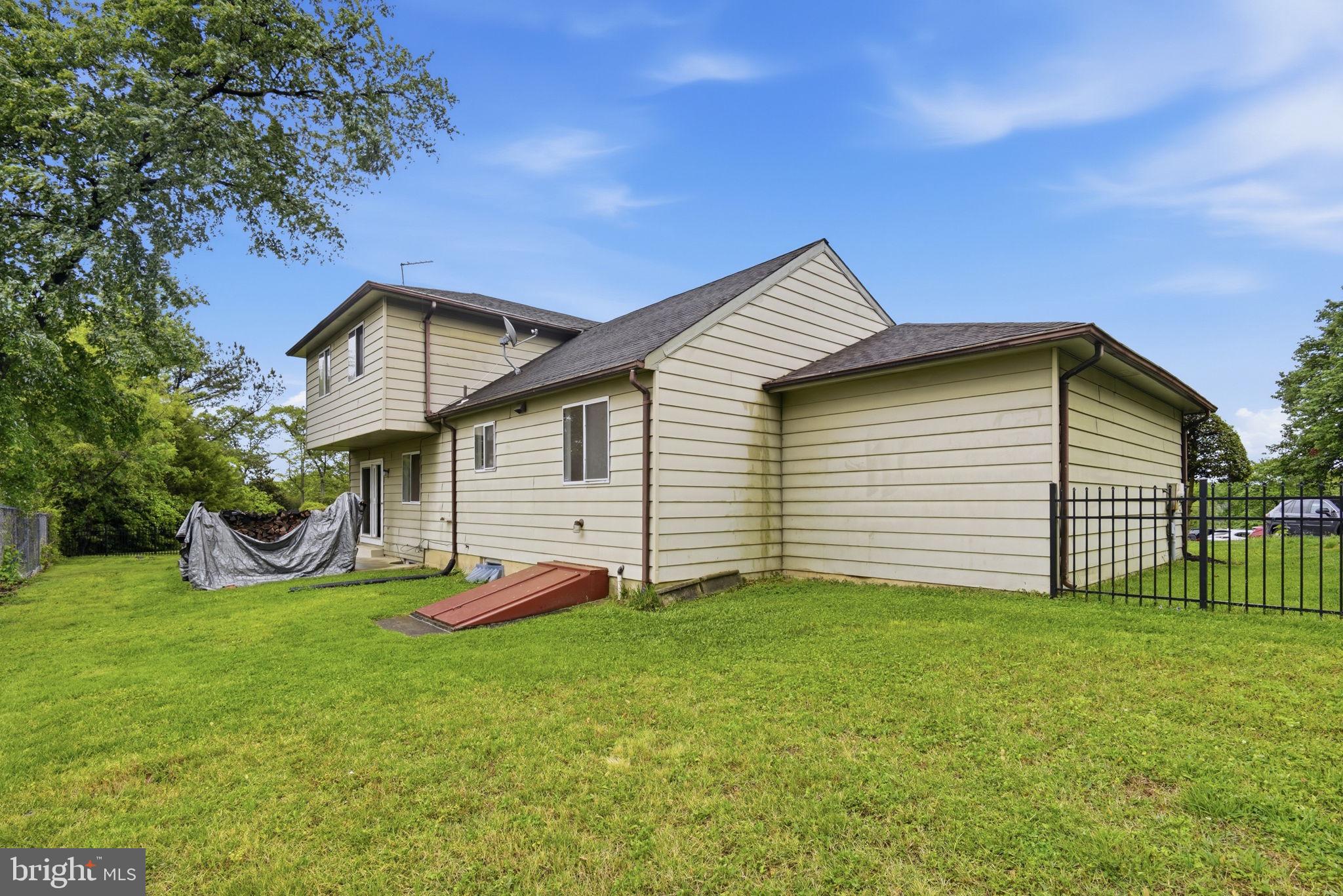 9008 ACREDALE COURT