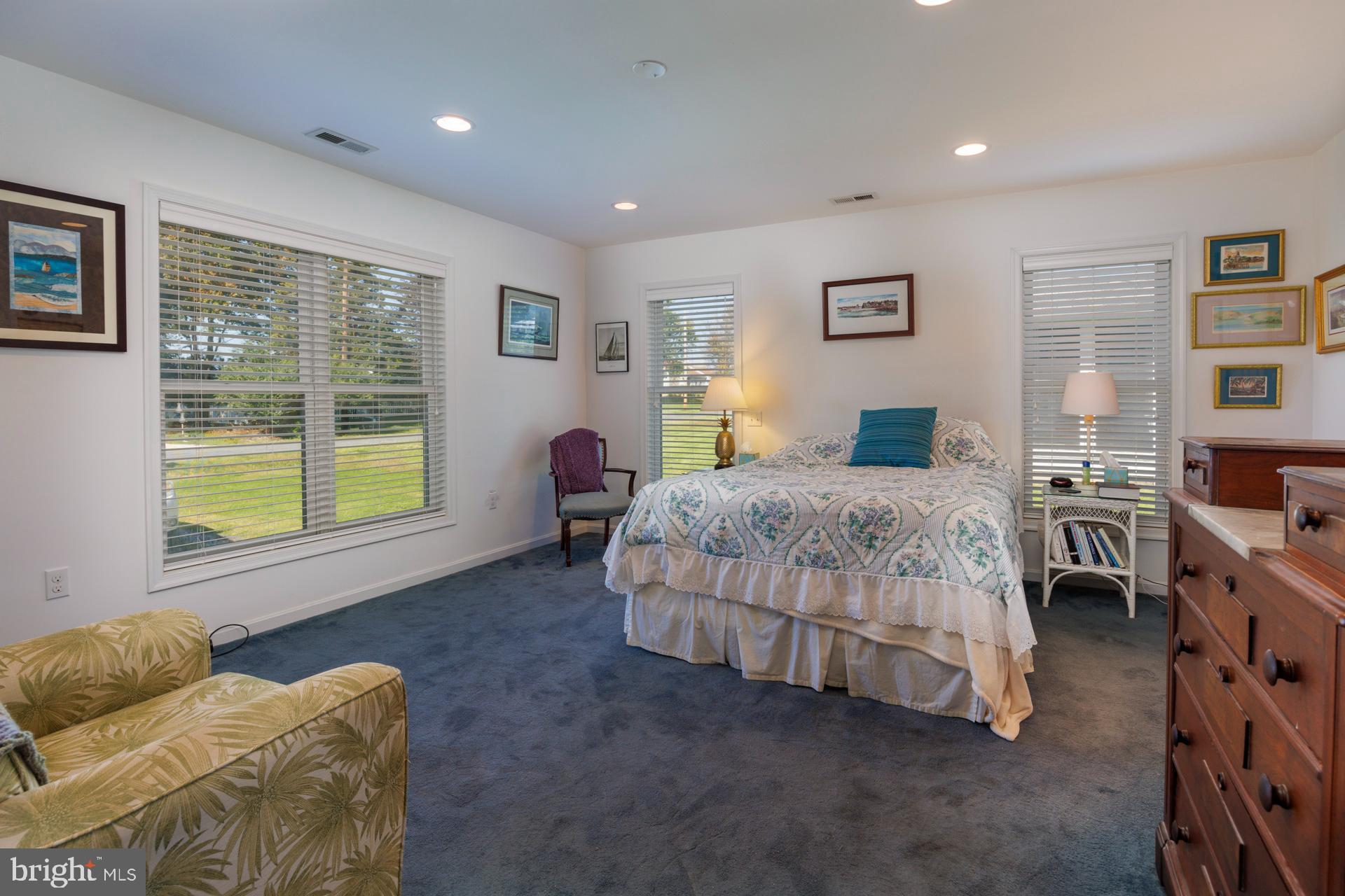 713 Bay Dr
