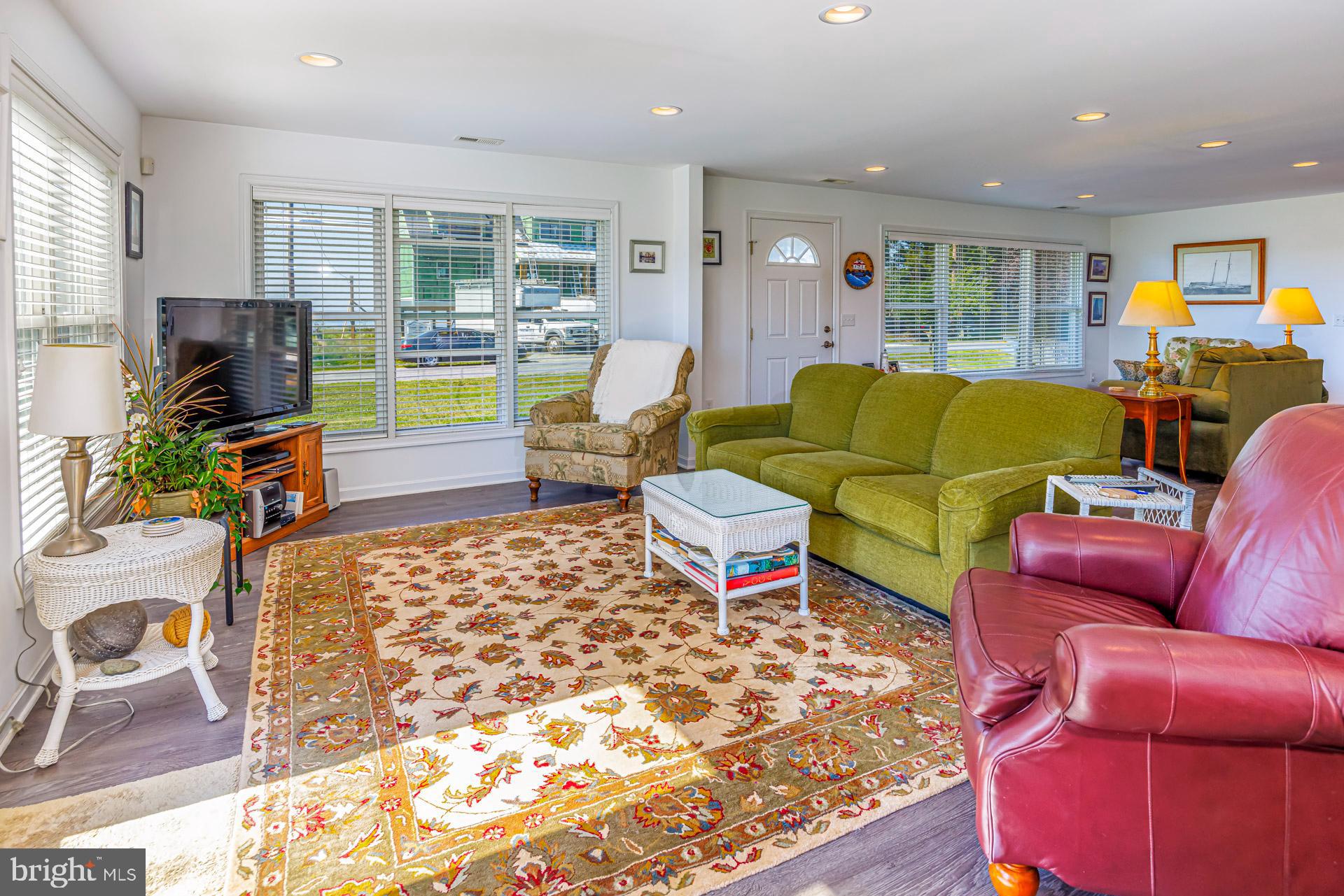 713 Bay Dr
