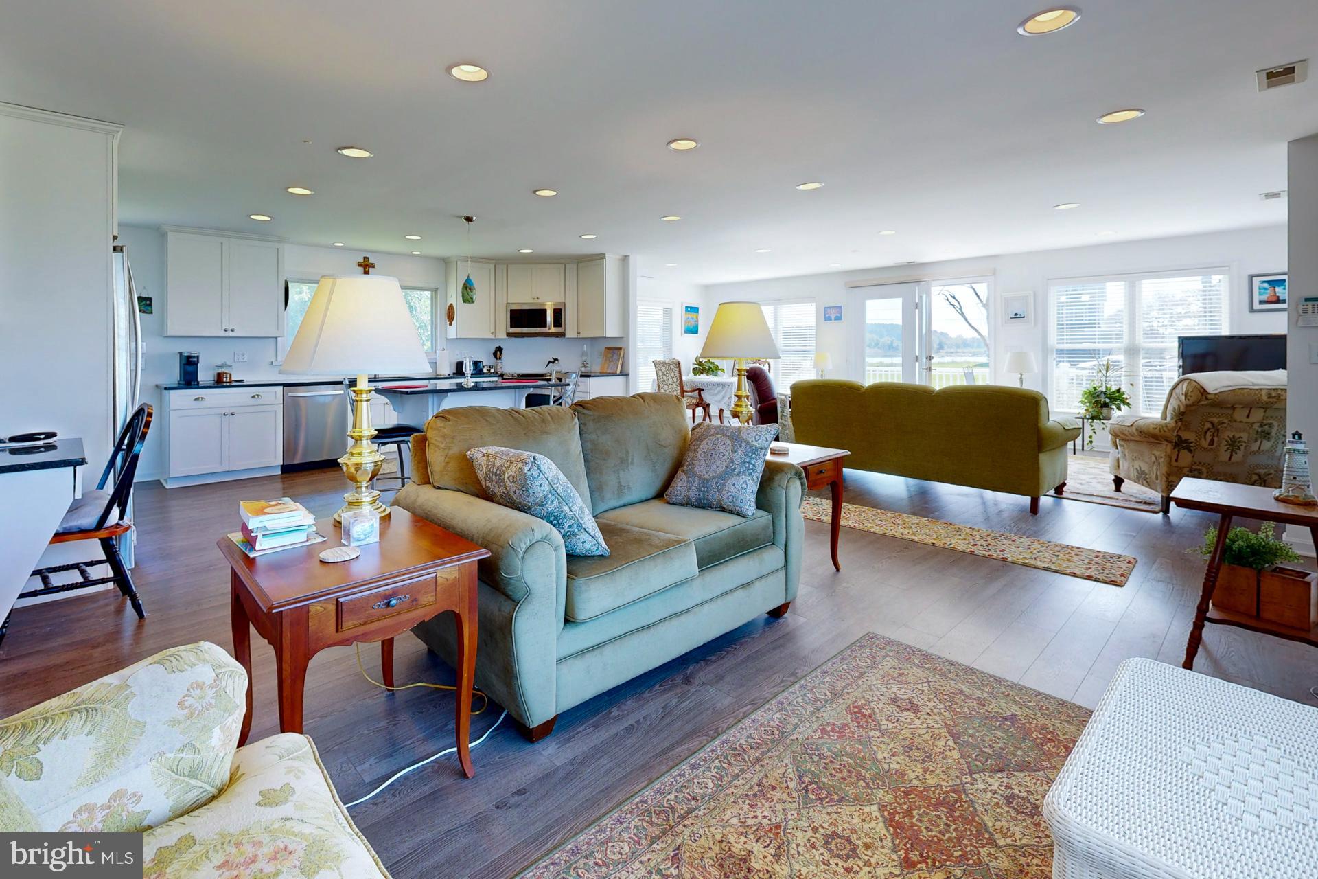 713 Bay Dr