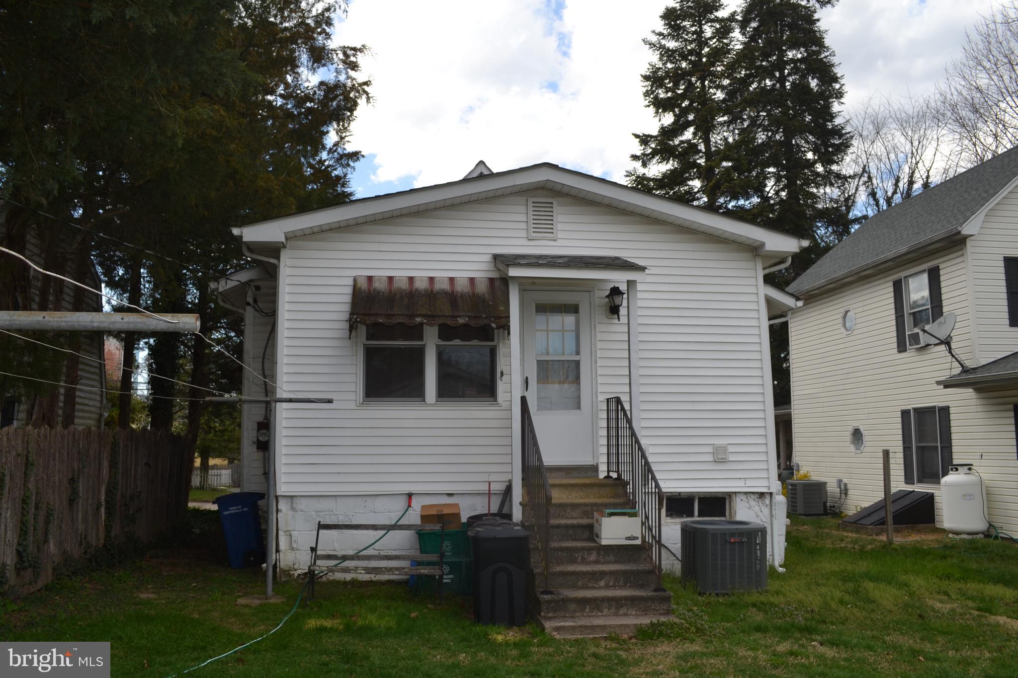 304 Commerce N