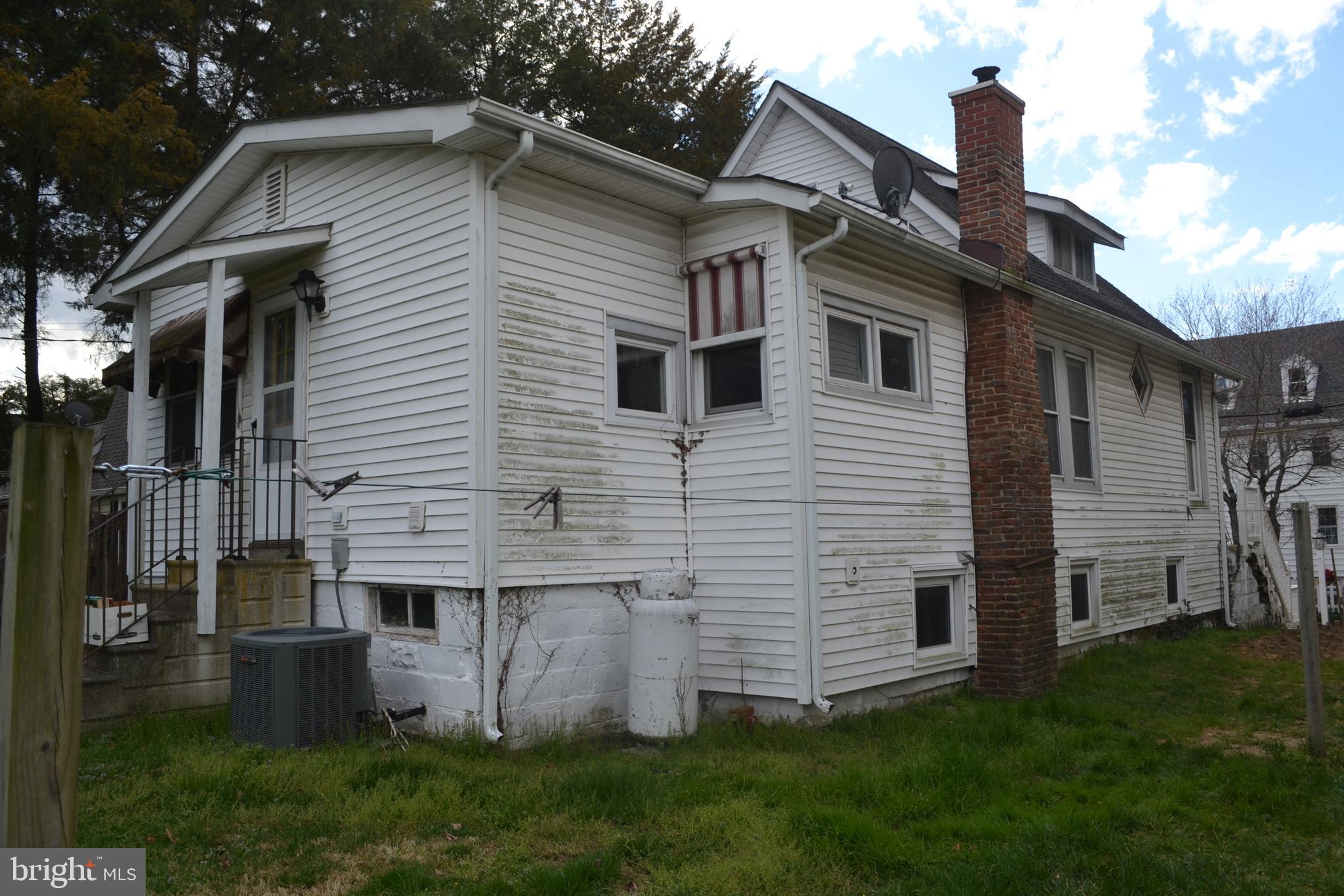 304 Commerce N