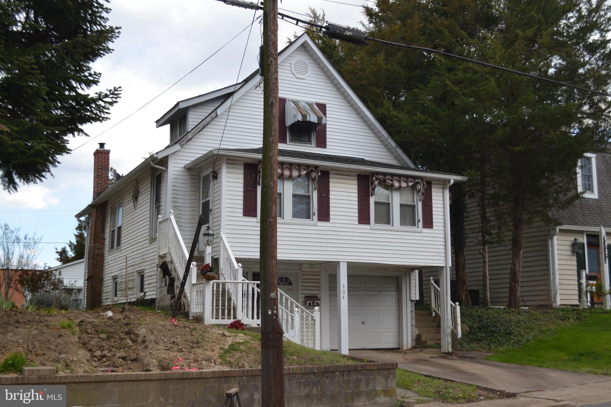 304 Commerce N