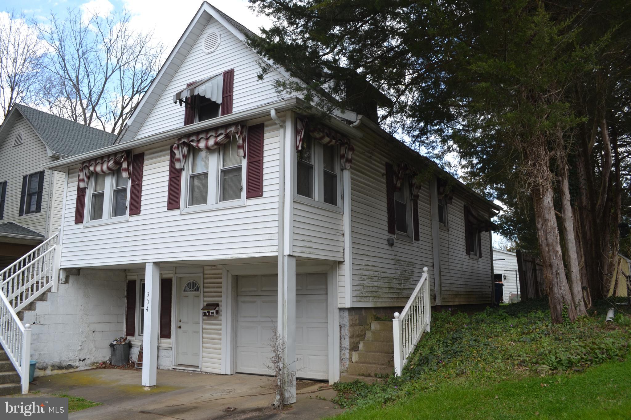 304 Commerce N
