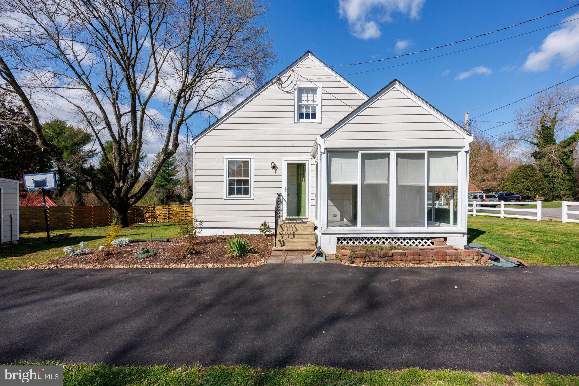201 Church Ln