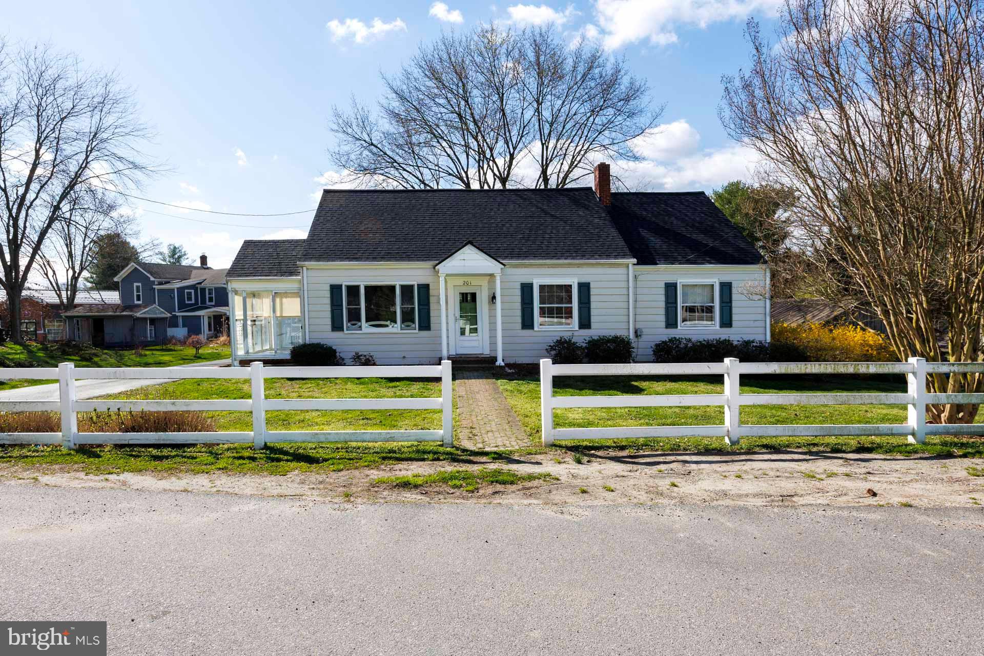 201 Church Ln