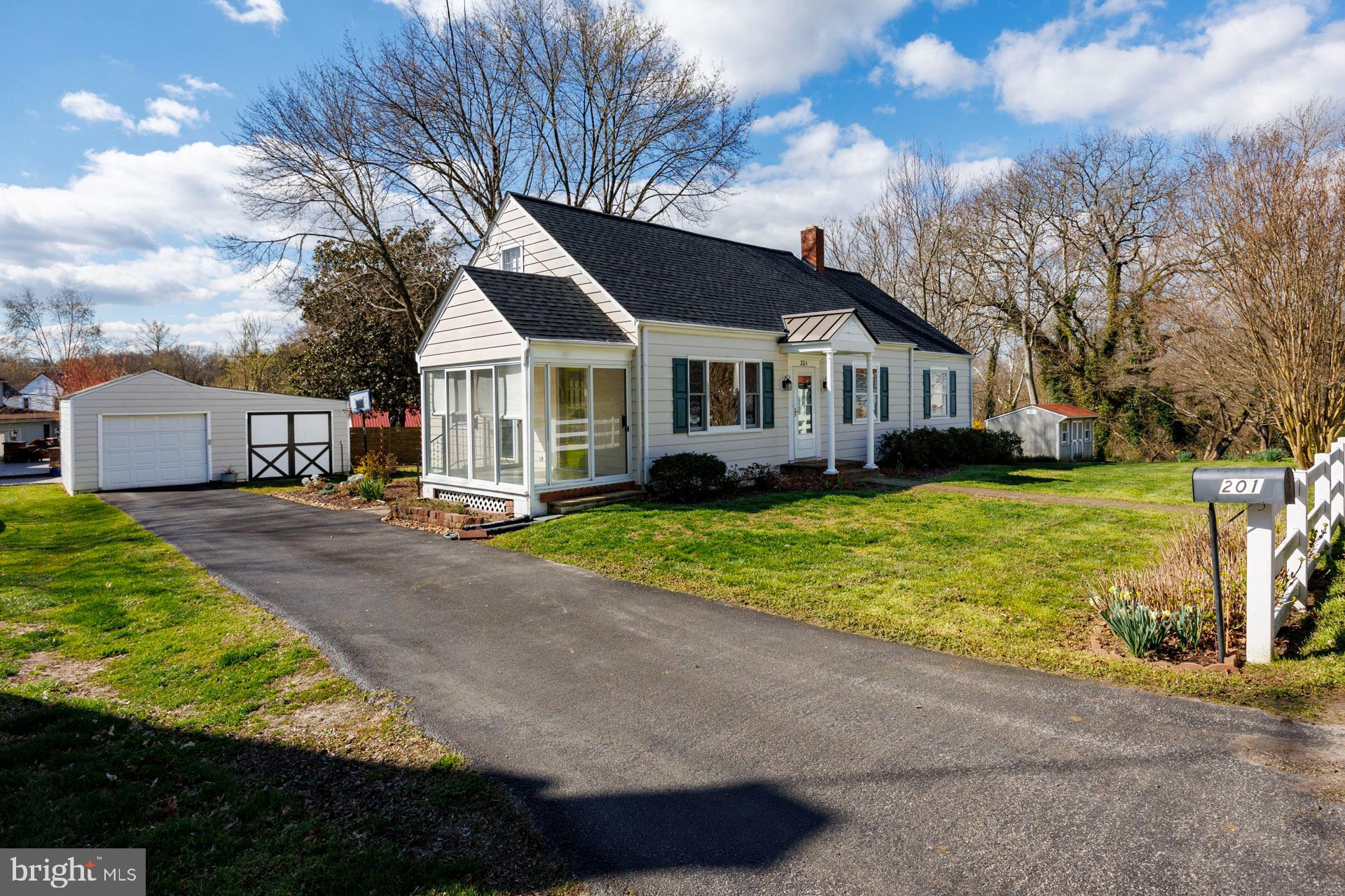 201 Church Ln