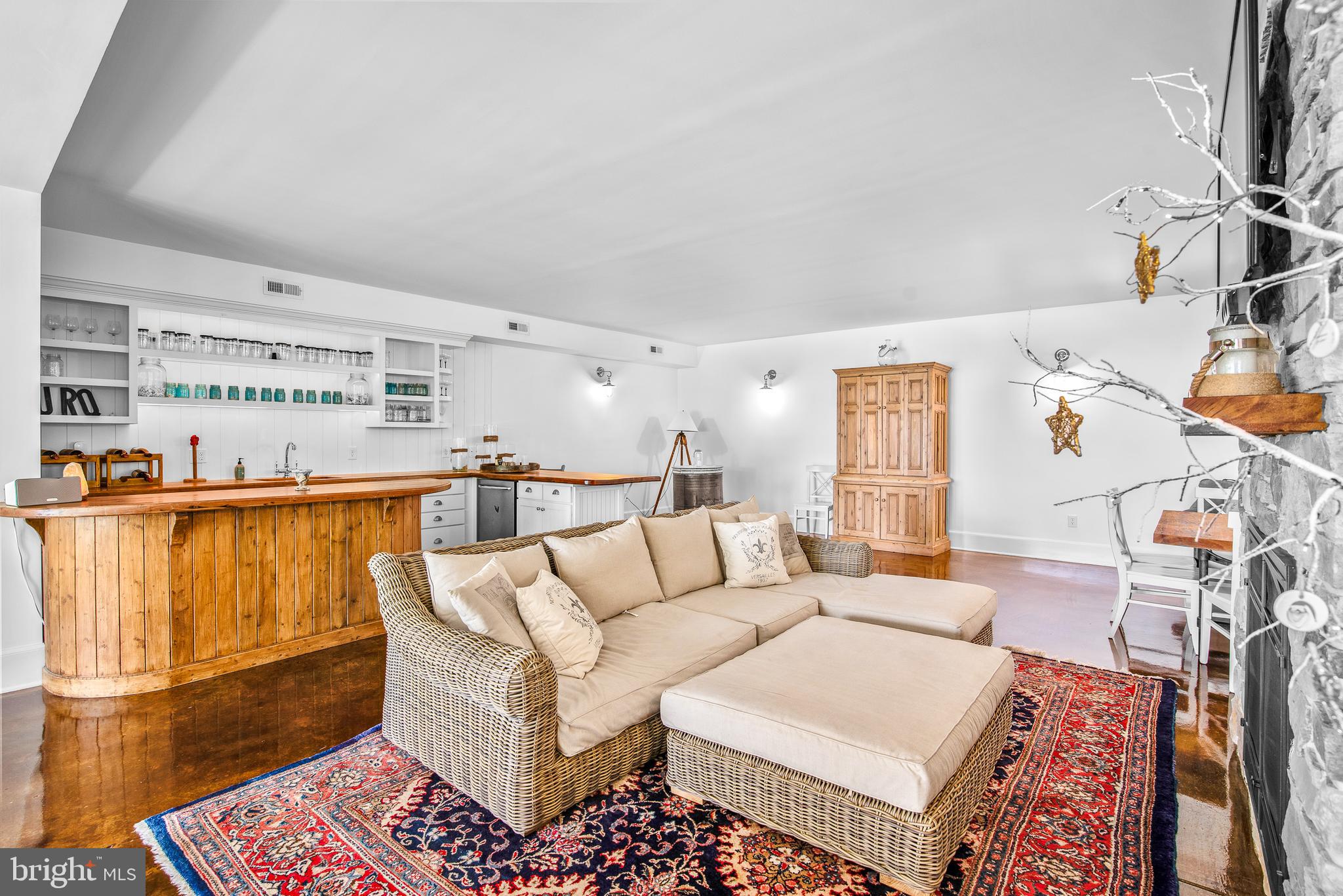 220 Old Wharf Ln