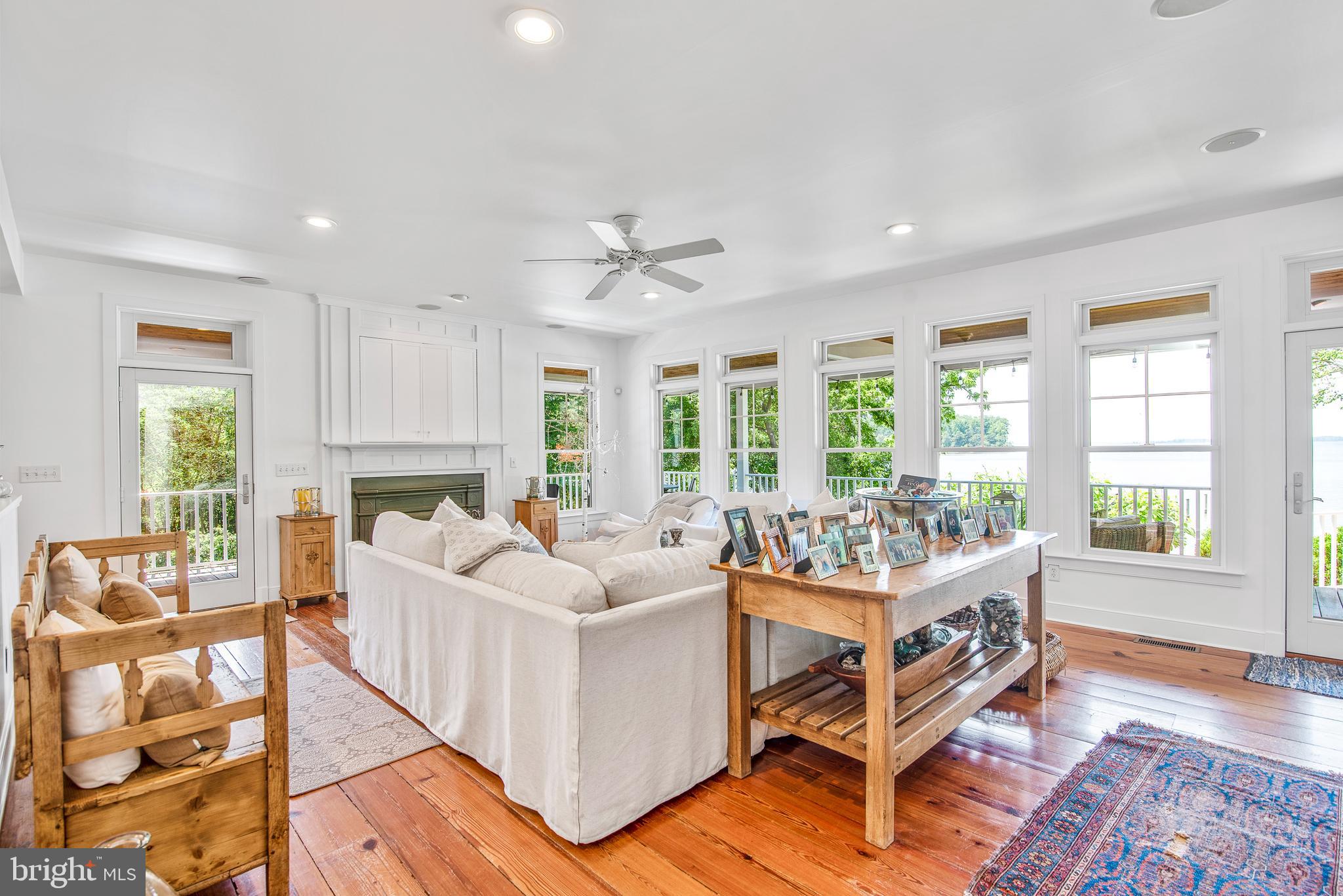 220 Old Wharf Ln