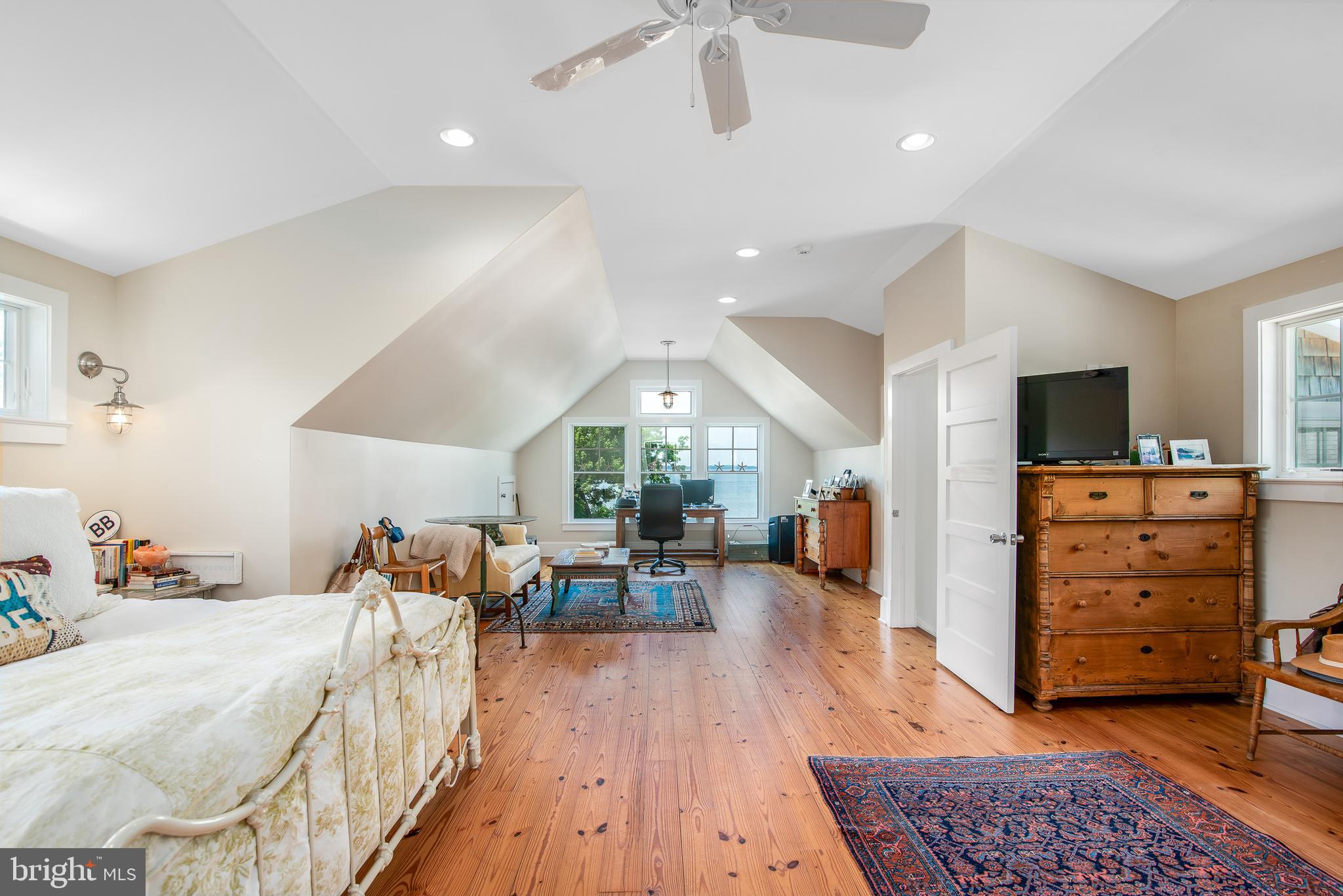 220 Old Wharf Ln