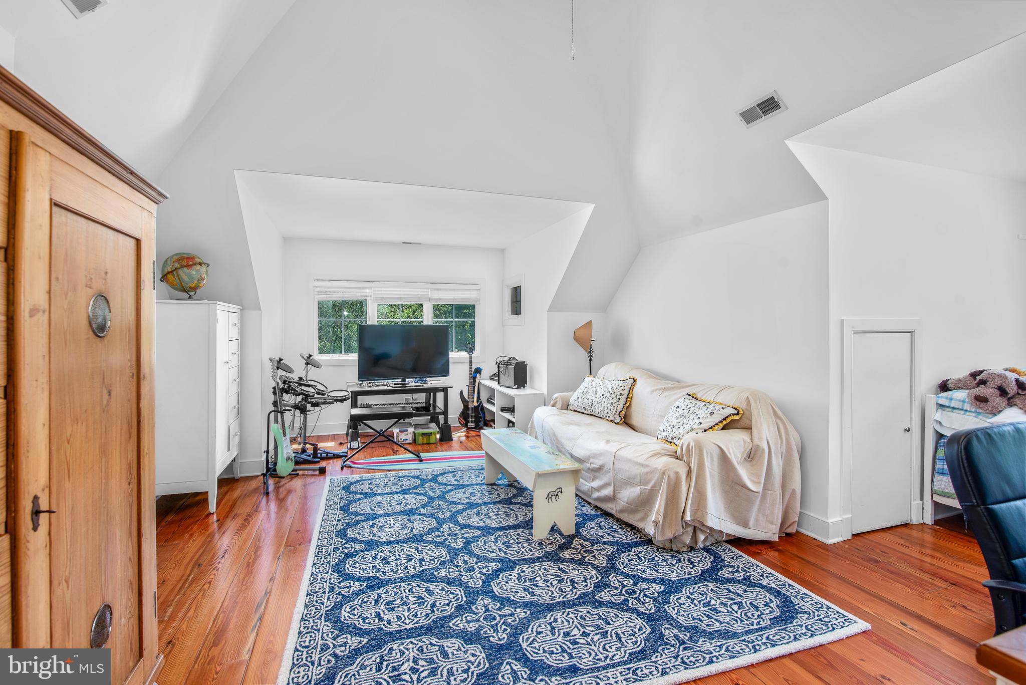 220 Old Wharf Ln
