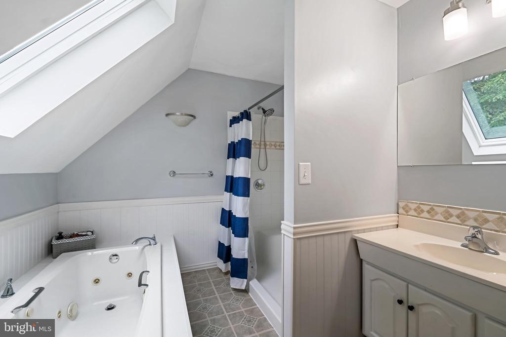 105 Donna Anne Ct
