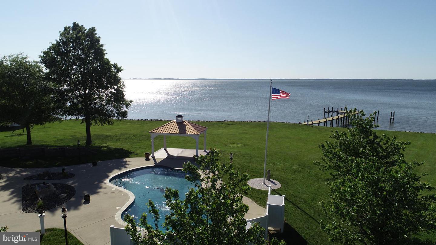 200 Mallard Cove Ln