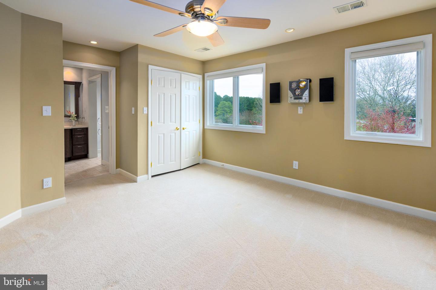 200 Mallard Cove Ln