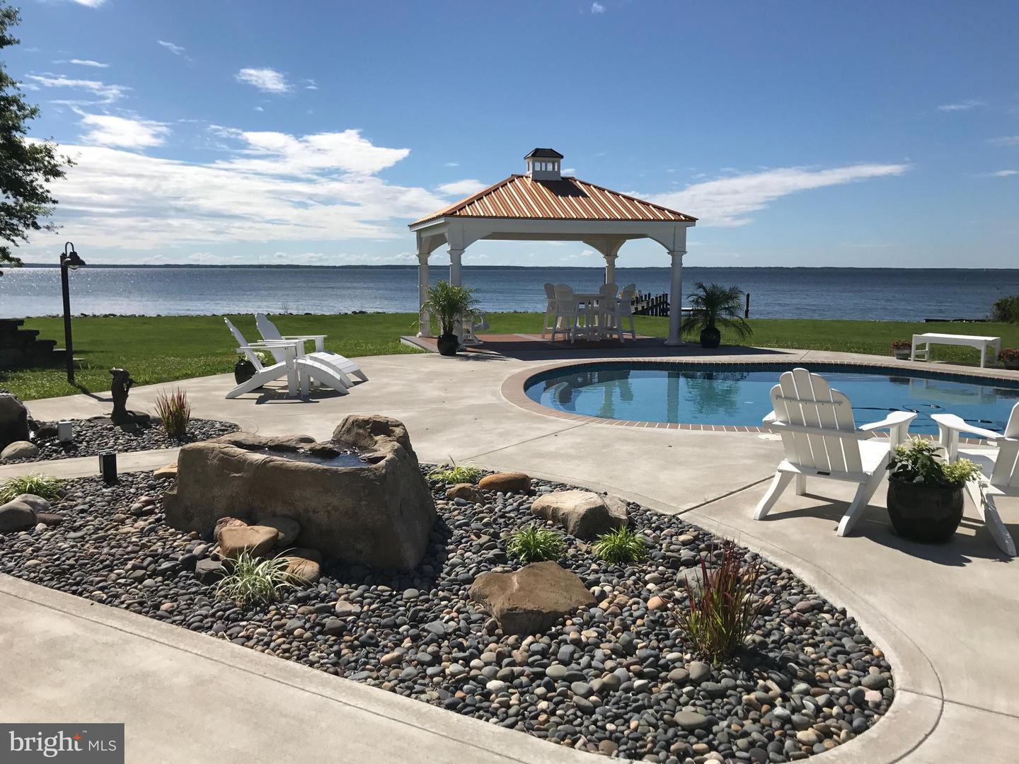 200 Mallard Cove Ln