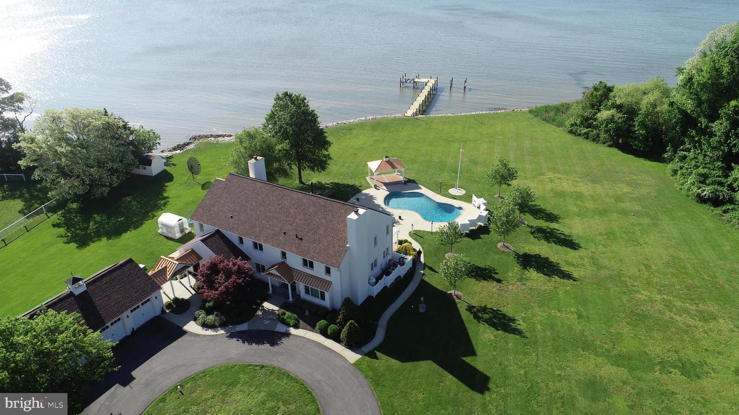 200 Mallard Cove Ln