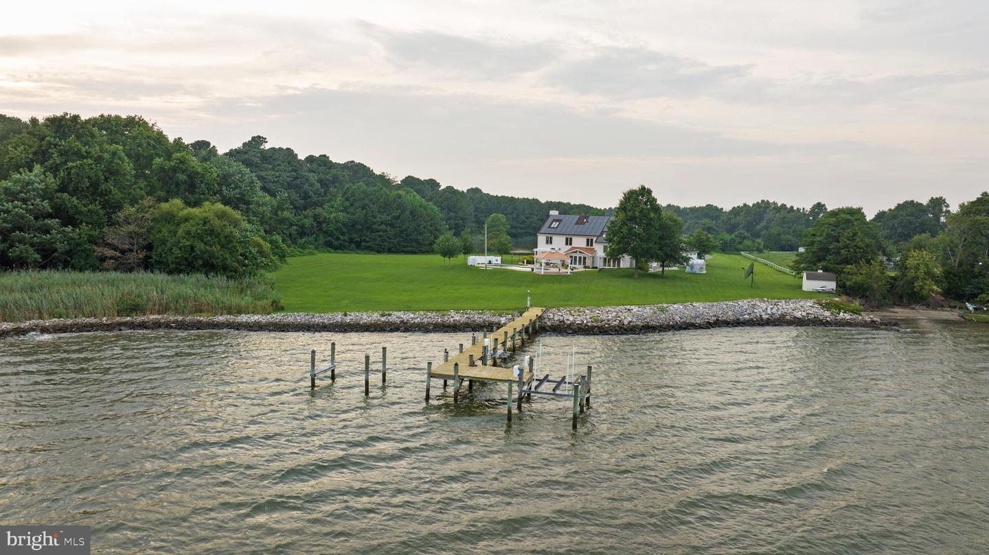 200 Mallard Cove Ln
