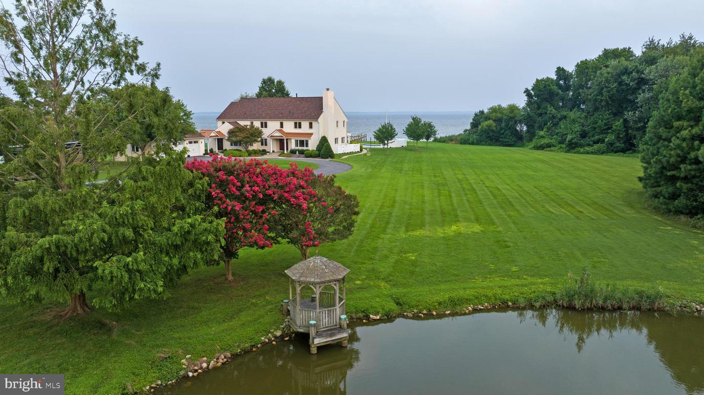 200 Mallard Cove Ln