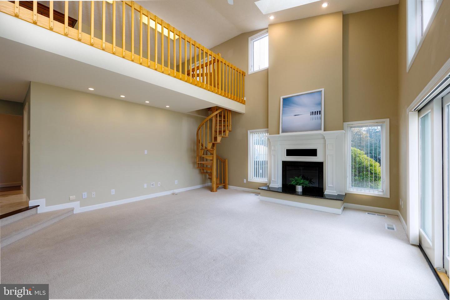 200 Mallard Cove Ln