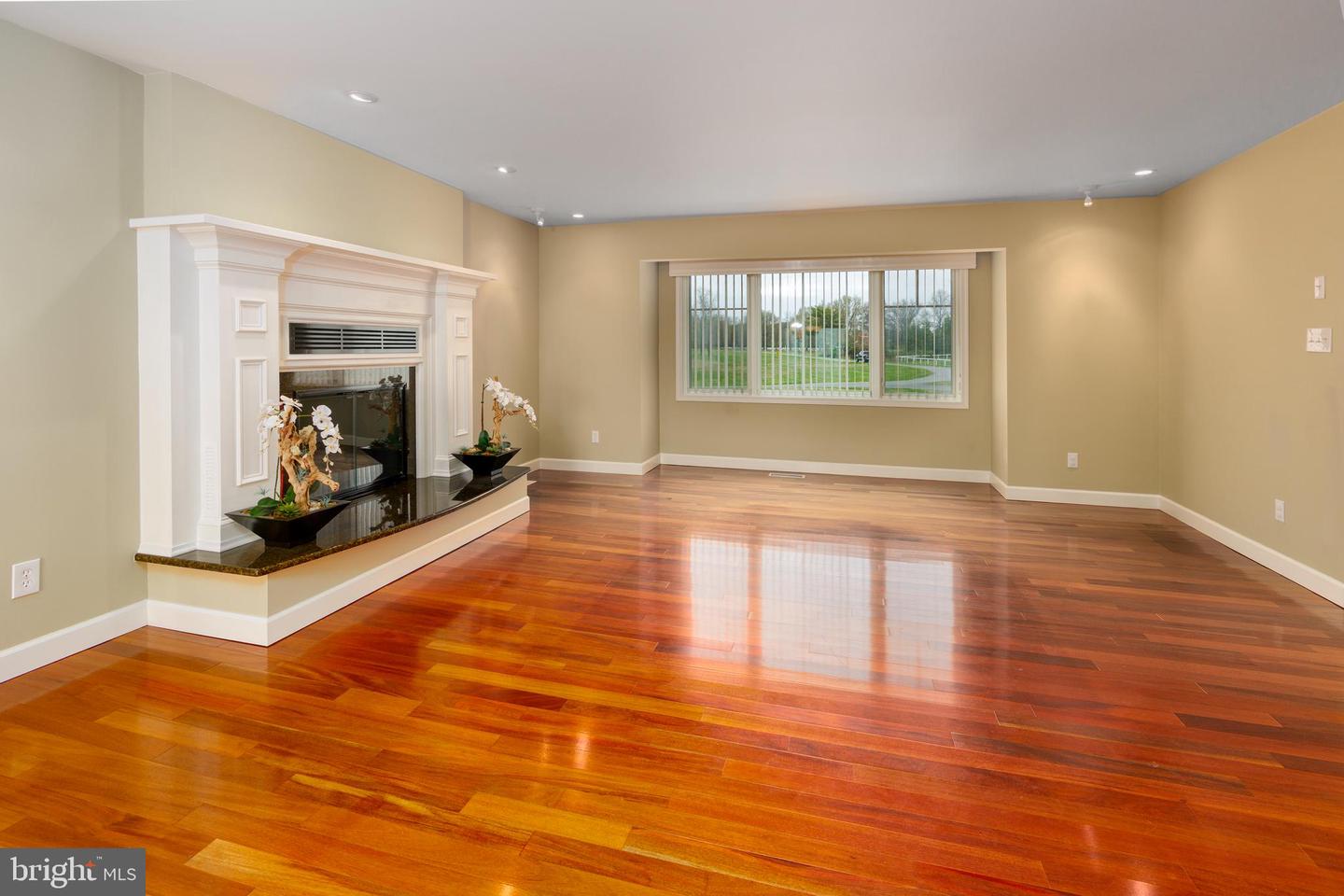 200 Mallard Cove Ln