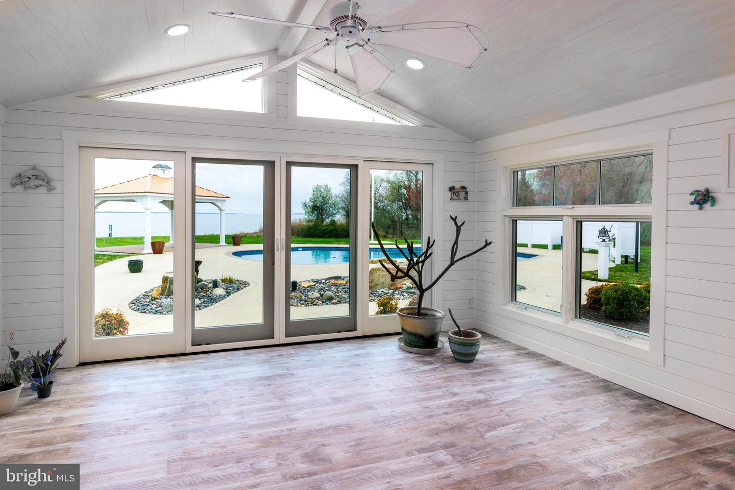 200 Mallard Cove Ln