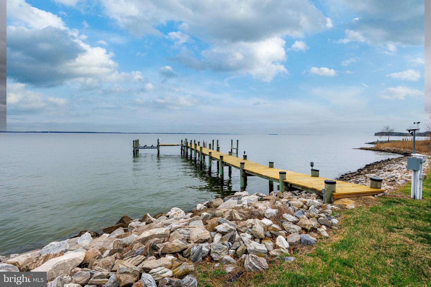 200 Mallard Cove Ln