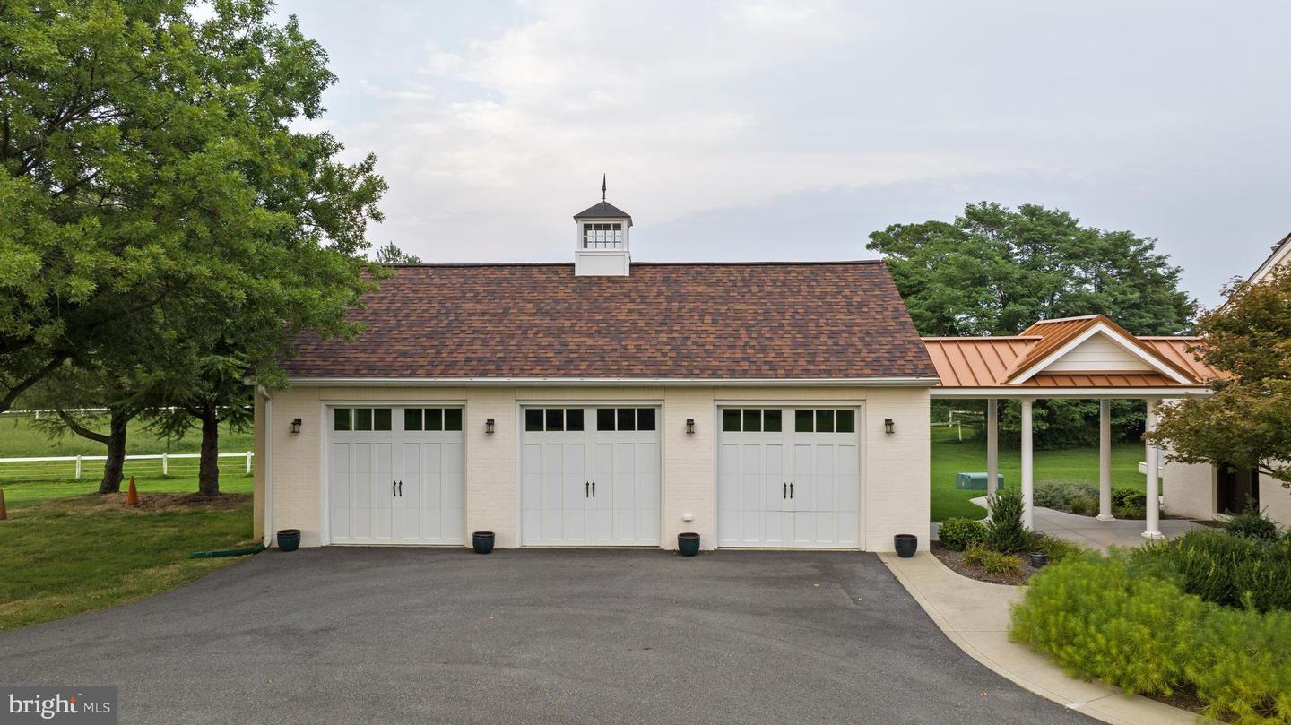 200 Mallard Cove Ln