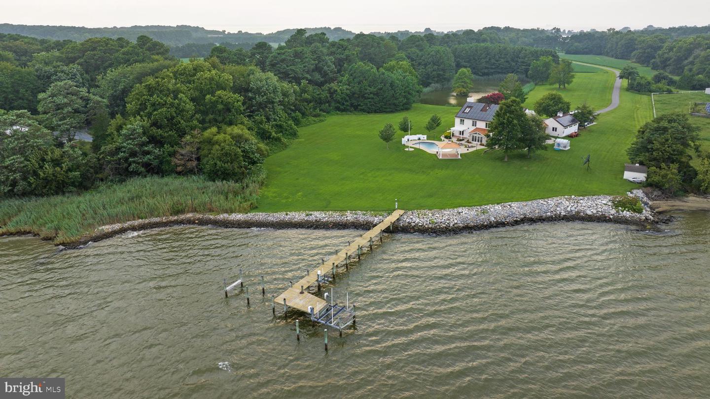 200 Mallard Cove Ln