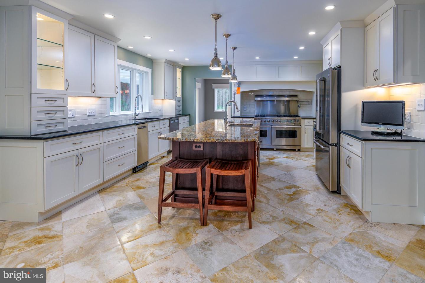 200 Mallard Cove Ln