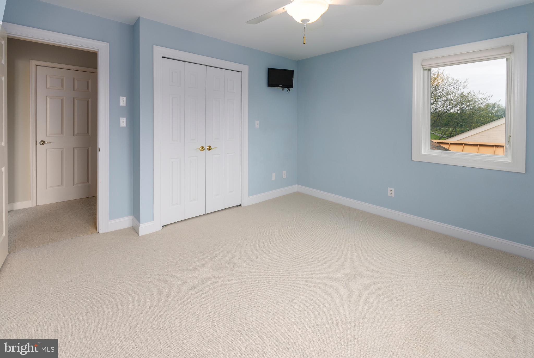 200 Mallard Cove Ln