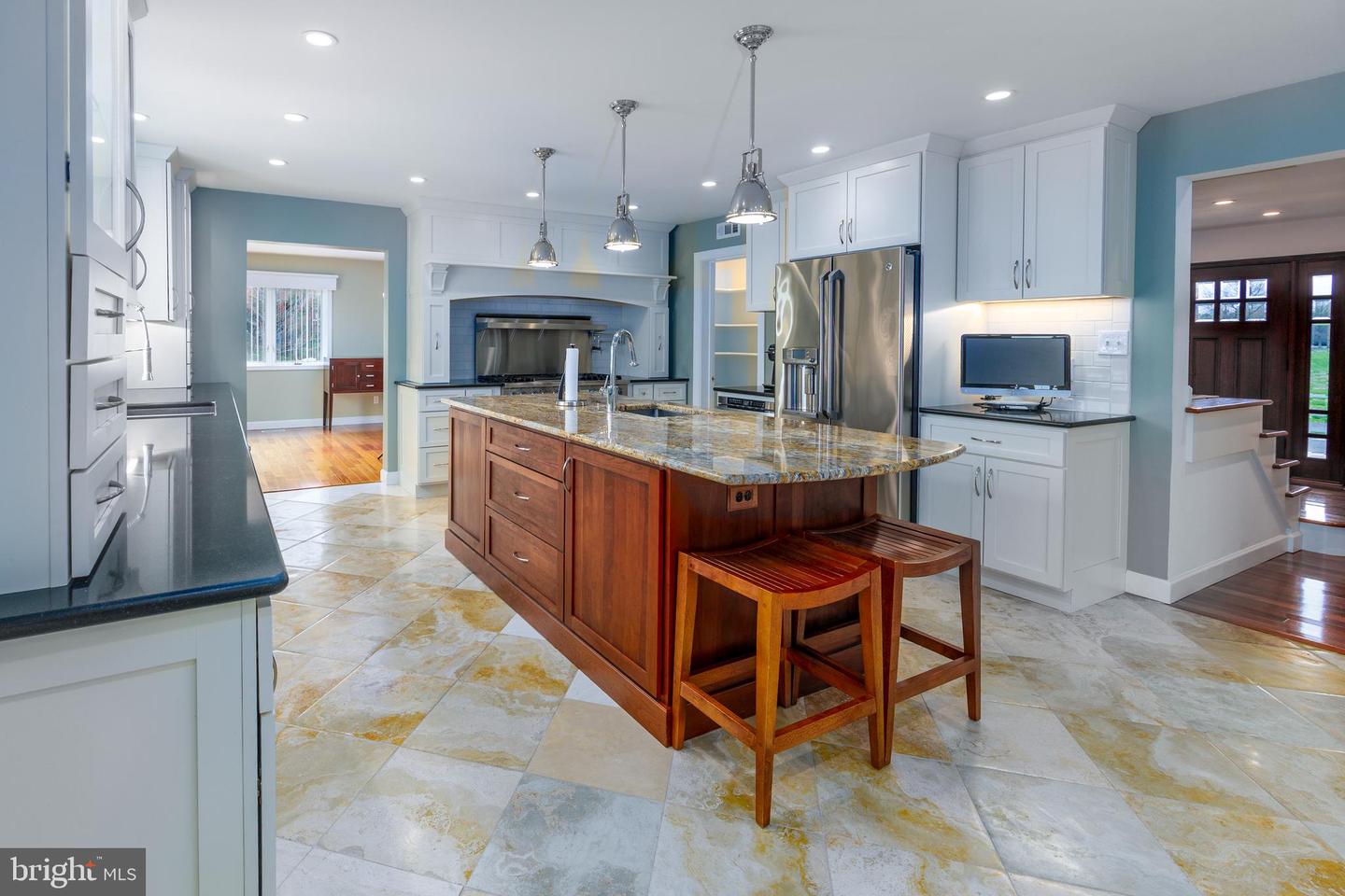 200 Mallard Cove Ln