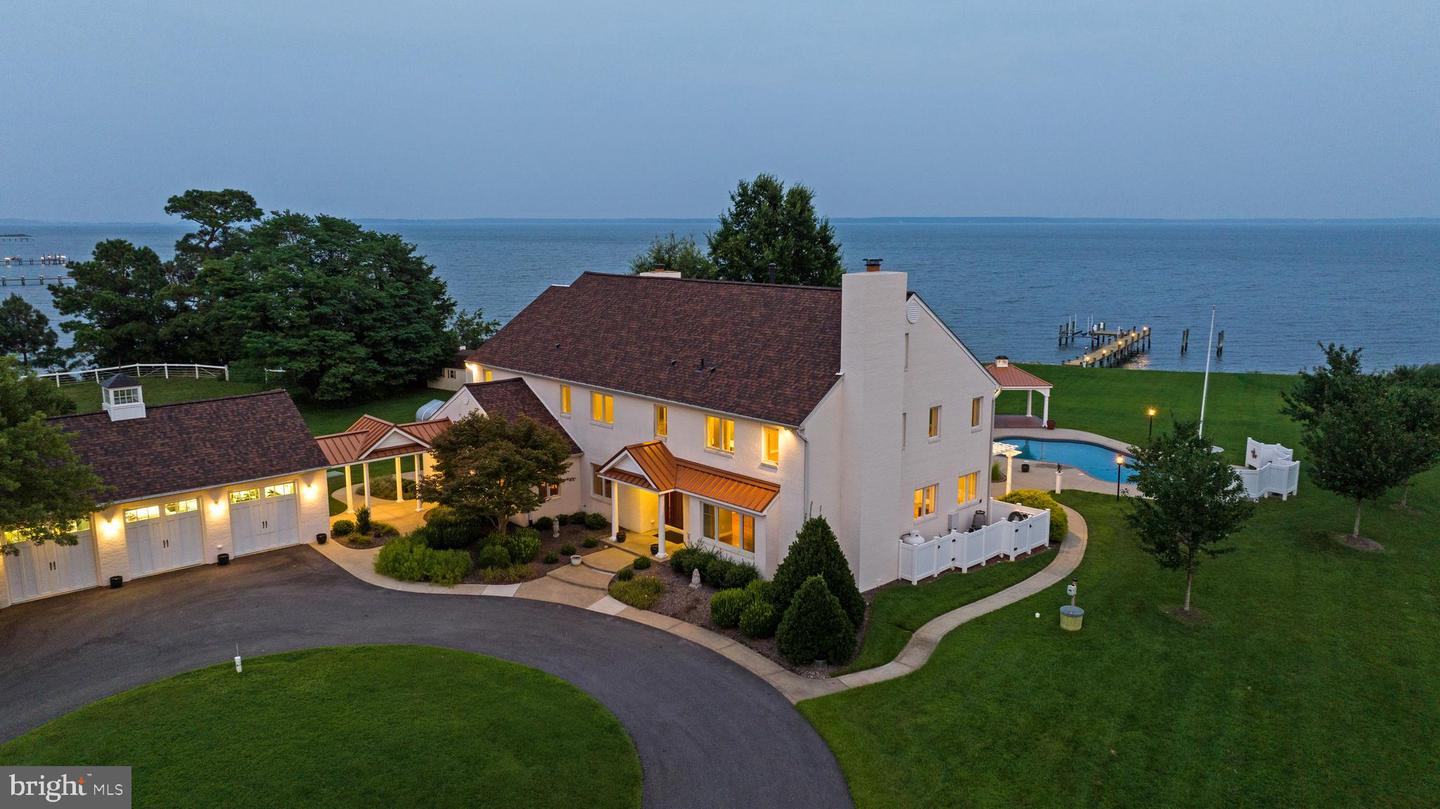 200 Mallard Cove Ln