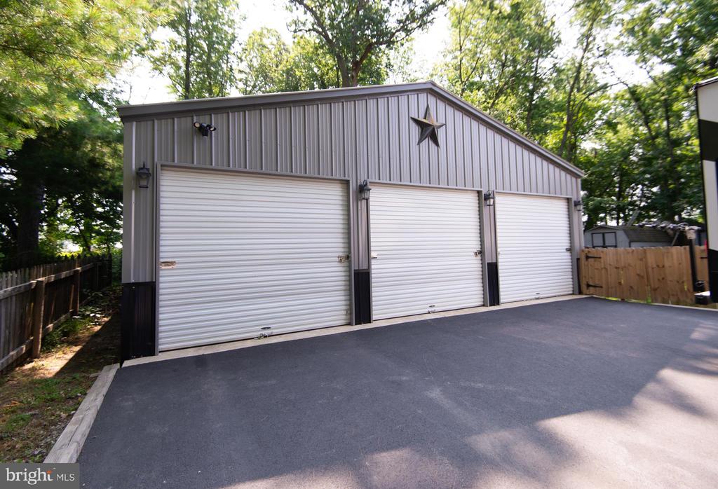 3 Ackerman Ct