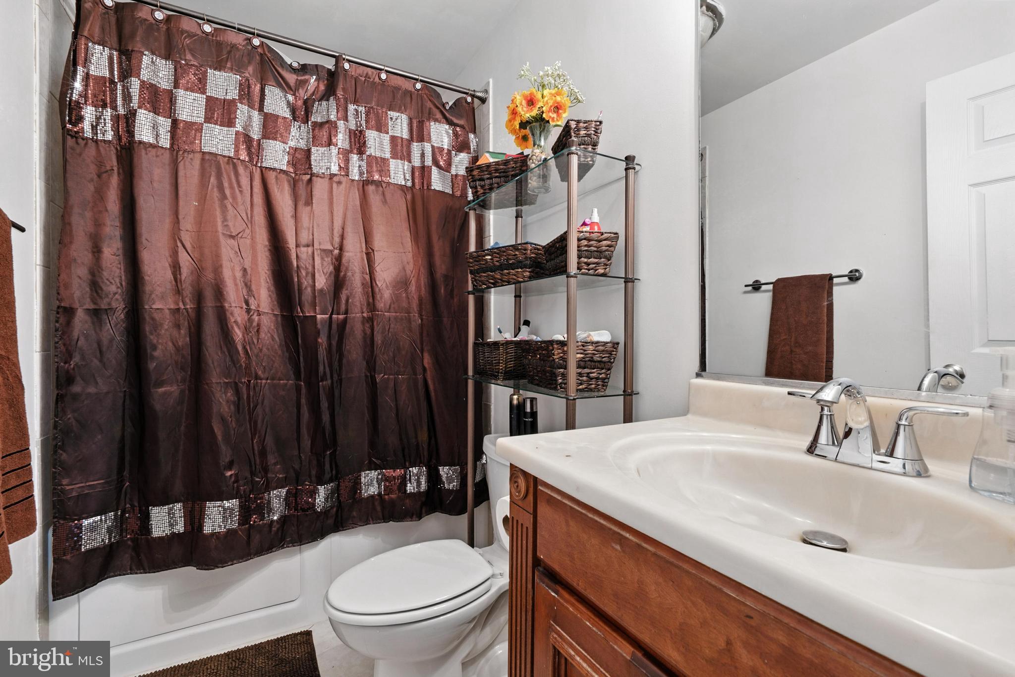 104 Thompson Ave