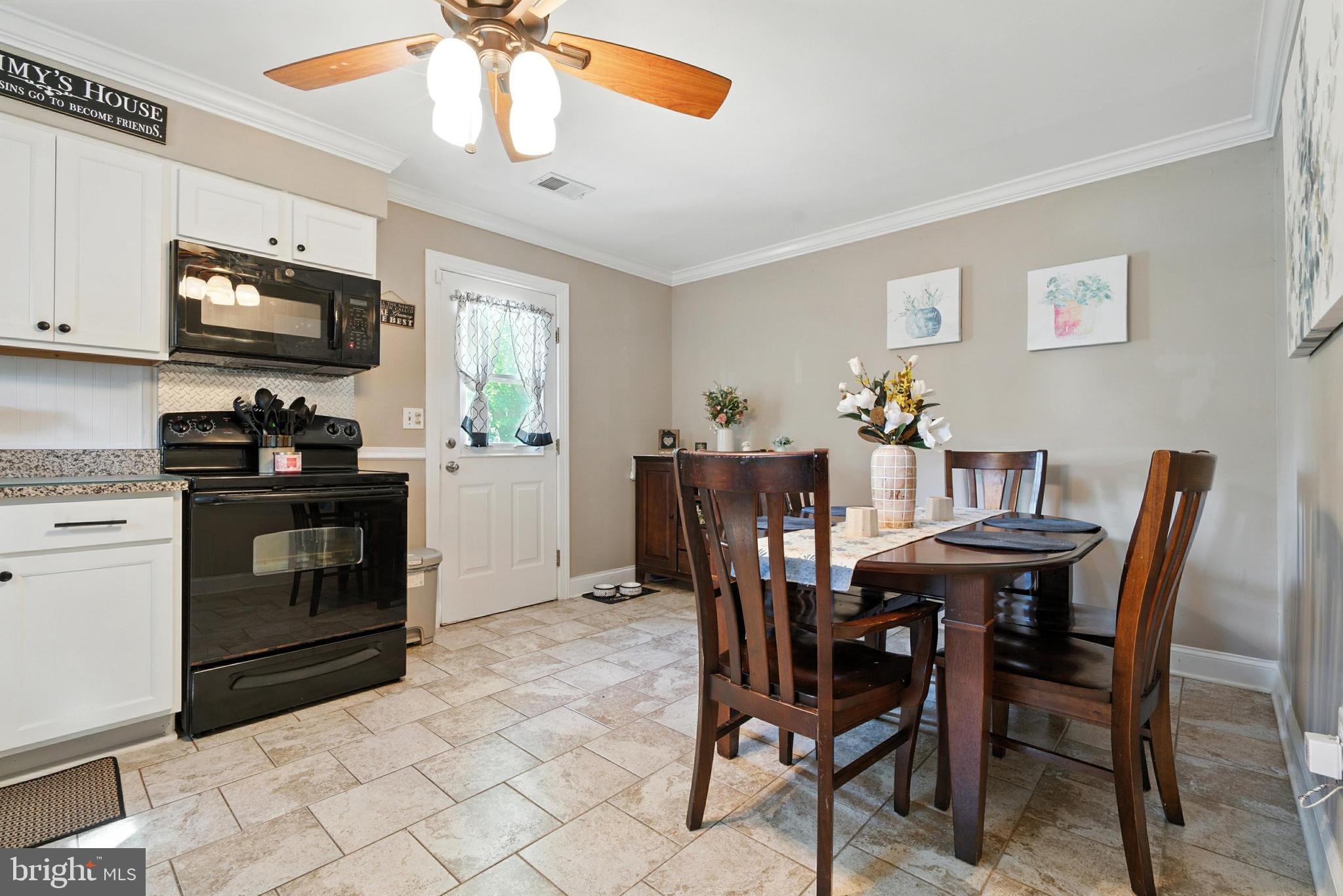 104 Thompson Ave
