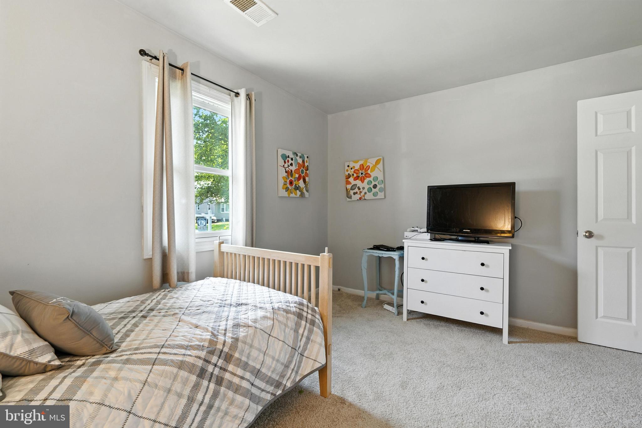 104 Thompson Ave