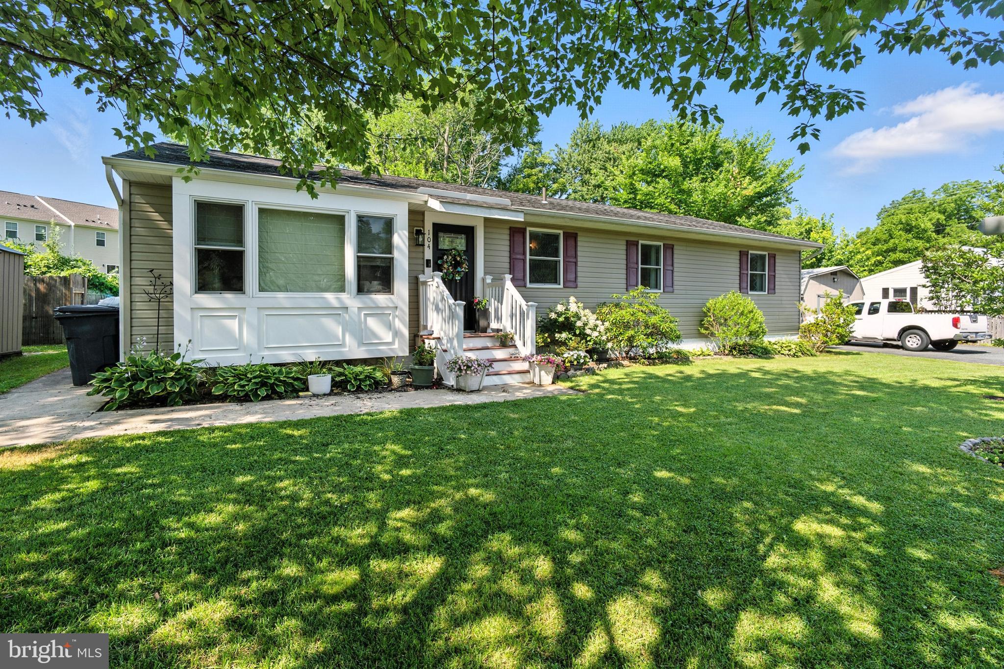 104 Thompson Ave
