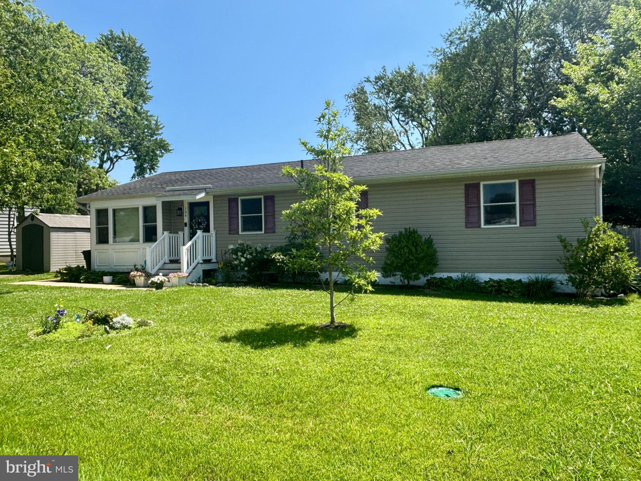 104 Thompson Ave