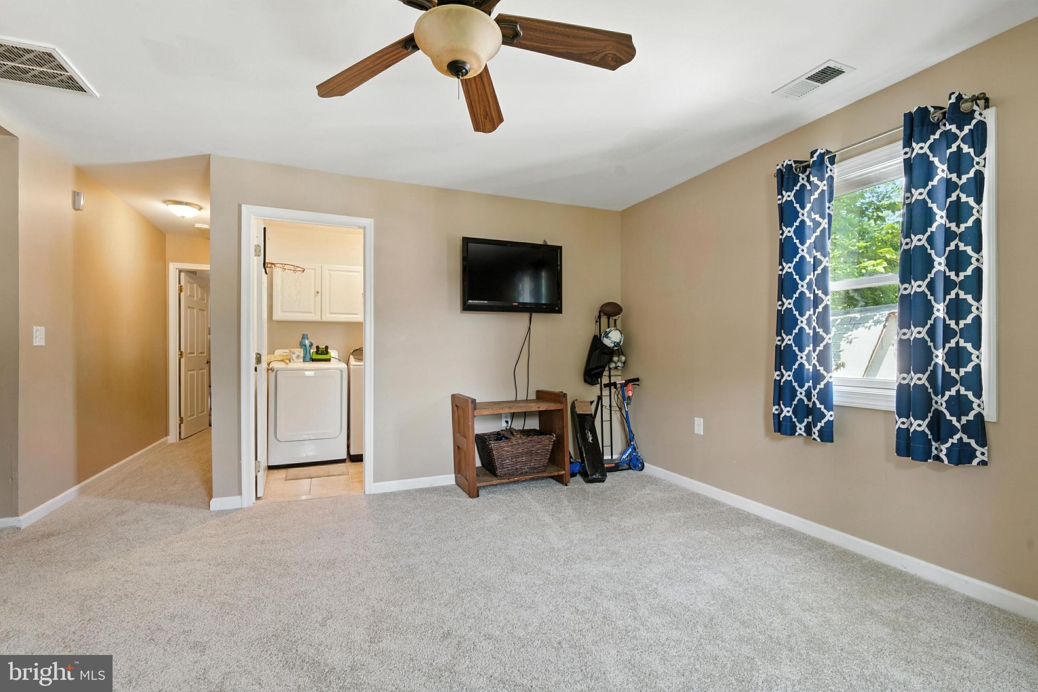 104 Thompson Ave