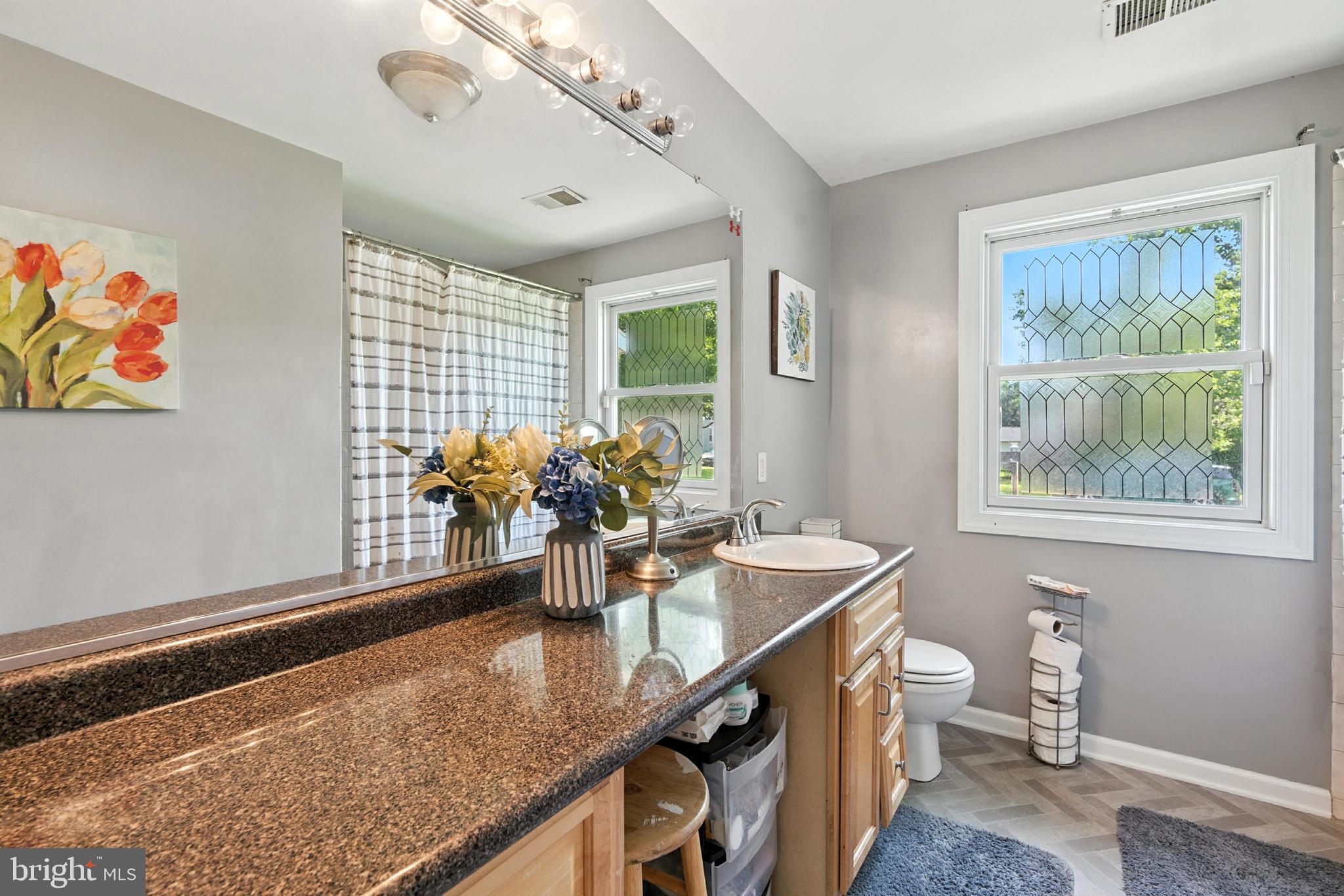 104 Thompson Ave