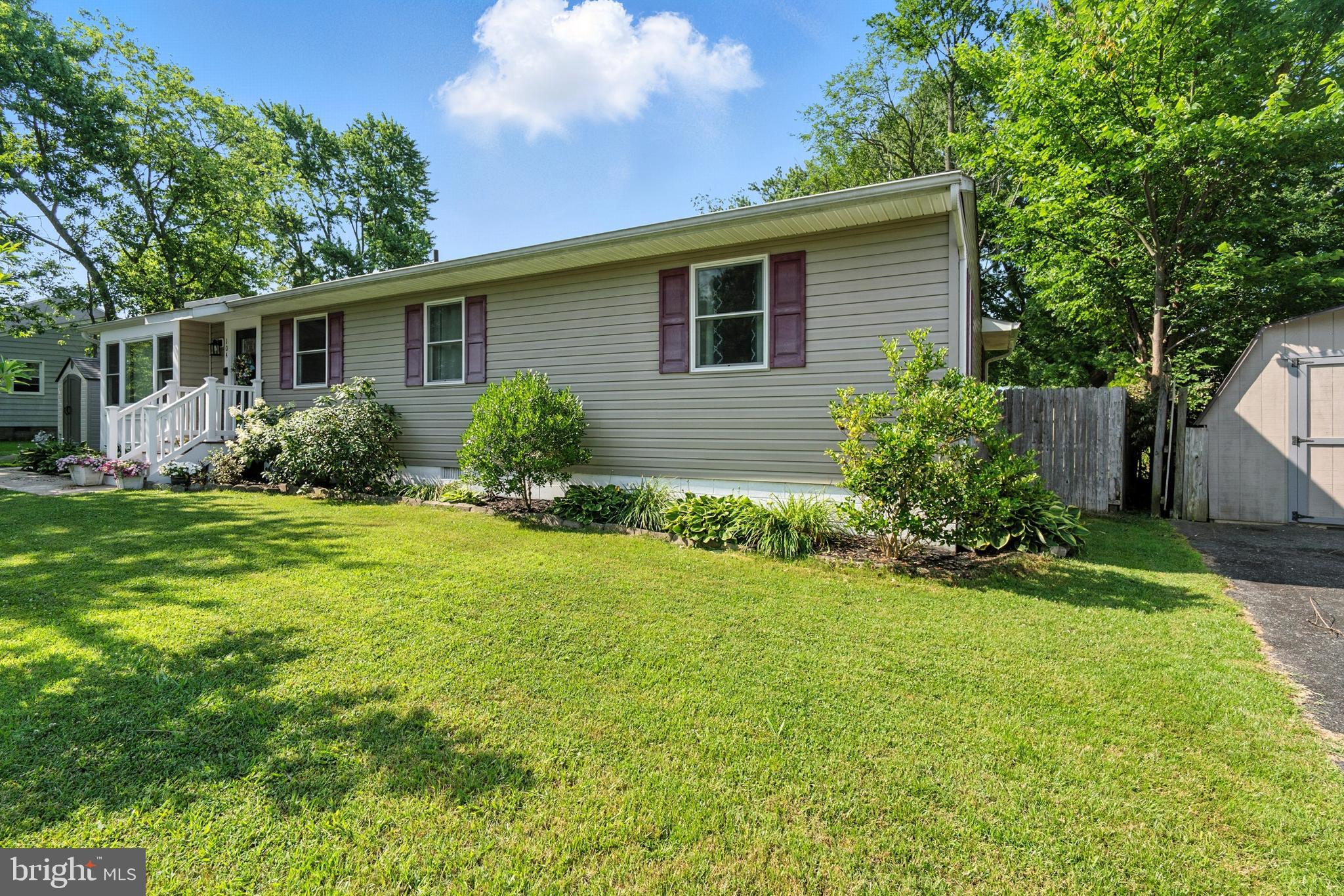 104 Thompson Ave